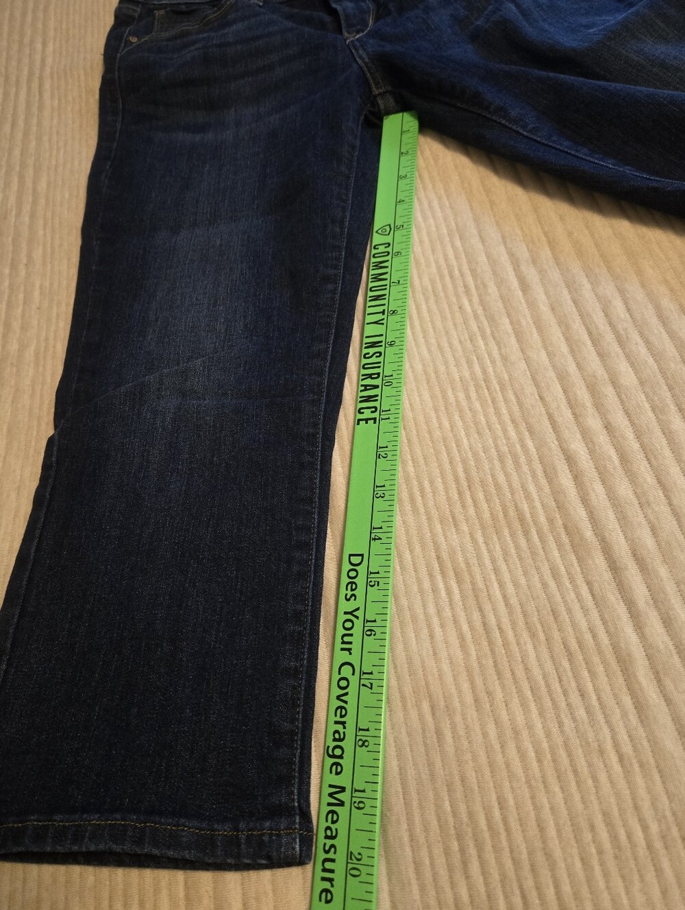LEVI'S Women’s Dark Wash Demi Curve Classic Capris Jeans. Size 10. - Picture 3 of 7